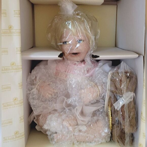 Vintage Ashton-Drake "I Wish You Love" Handcrafted Porcelain Doll 1994 - Picture 10 of 12